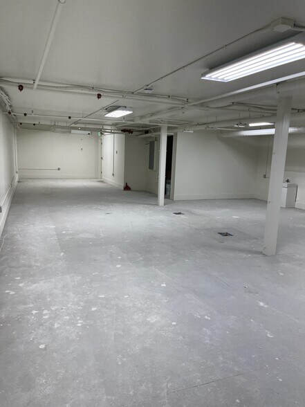 More Photos Of 4554 Forestdale Dr, Park City Light Distribution For Lease