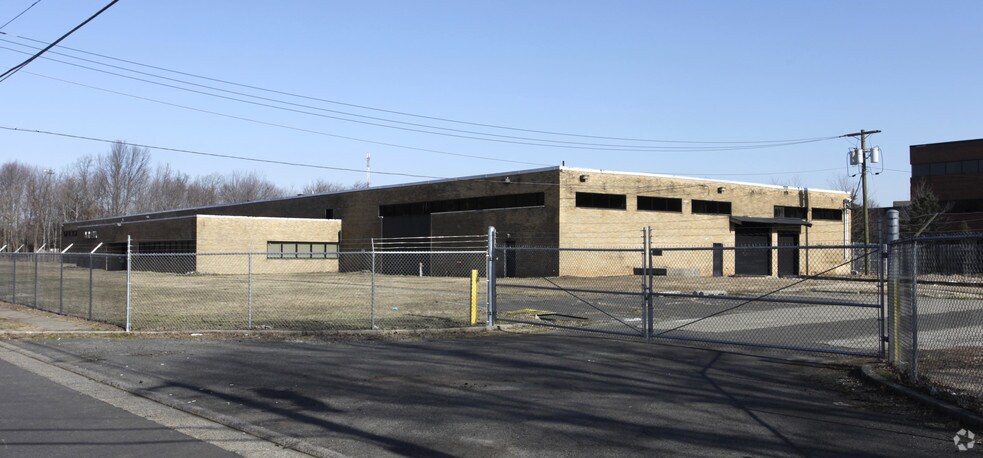 Primary Photo Of 47 Langstaff Ave, Edison Manufacturing For Lease