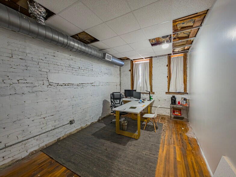 More Photos Of 134 N Patterson St, Valdosta Storefront Retail Office For Sale