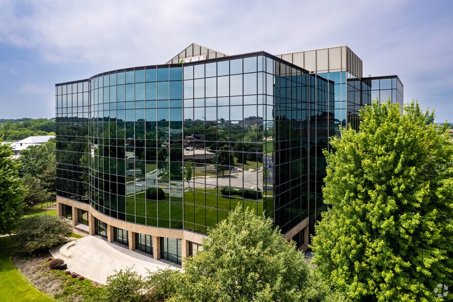 More Photos Of 1200 John Q Hammons Dr, Madison Office For Lease