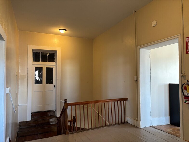 More Photos Of 122 N Market St, Waverly Storefront For Sale