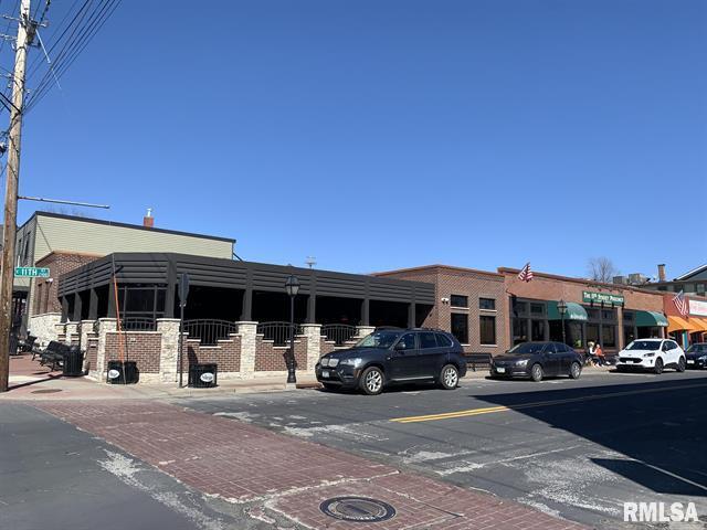Primary Photo Of 2108 E 11th St, Davenport Restaurant For Sale