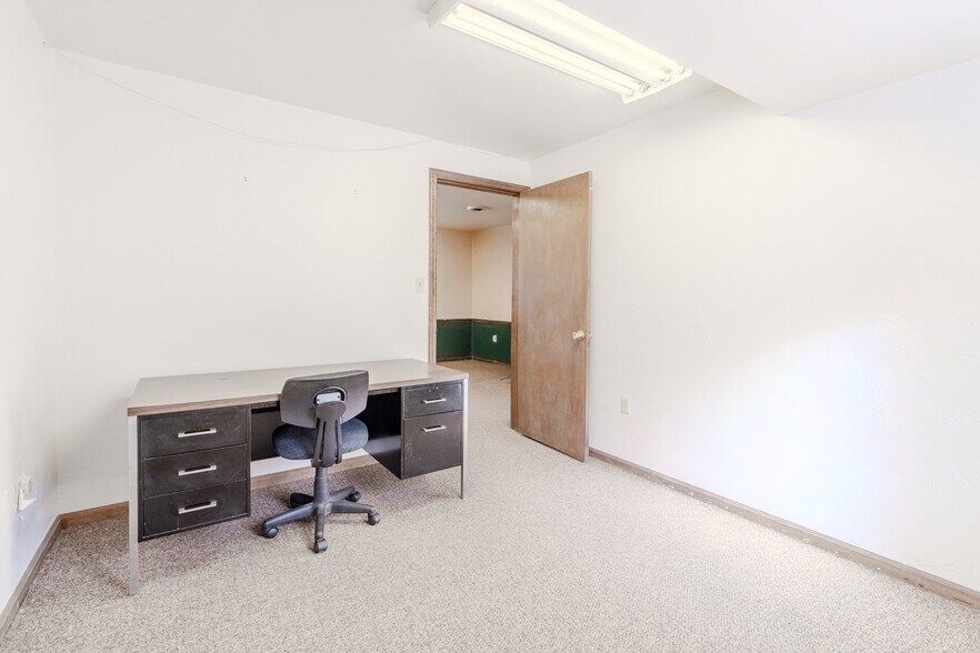More Photos Of 1080 Long Run Rd, McKeesport Office For Lease