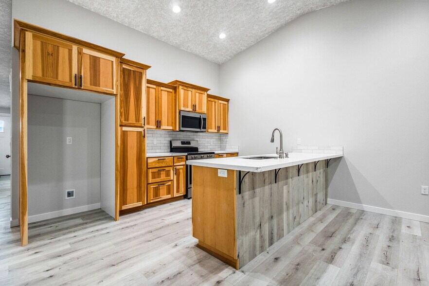 More Photos Of 3631 Green River Rd, Sweet Home Multifamily For Sale