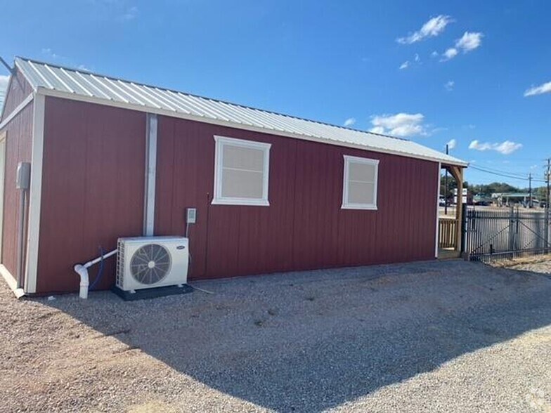 More Photos Of 603 US-281 Hwy, Johnson City Office For Lease