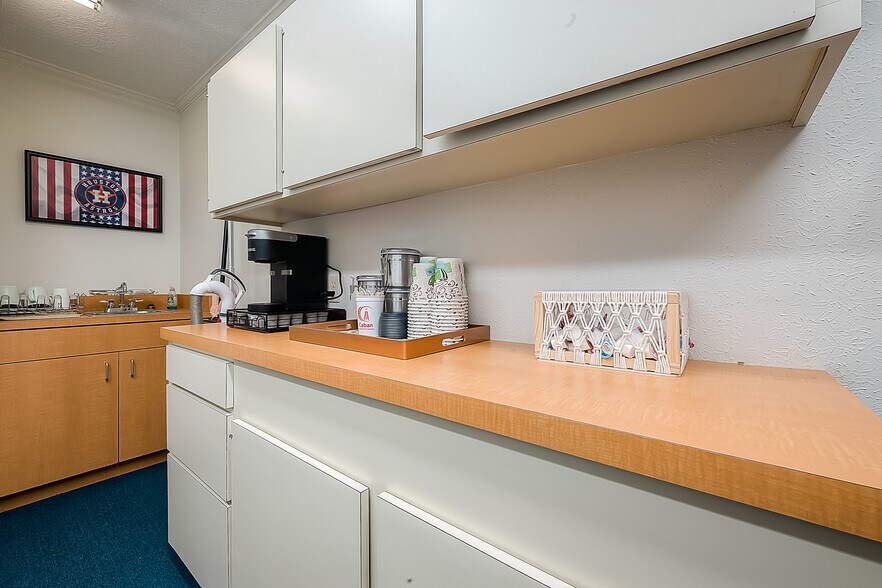 More Photos Of 208-214 E X St, Deer Park Medical For Lease