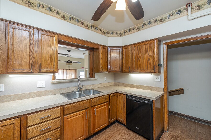 More Photos Of 10000 Granger Rd, Cleveland Assisted Living For Sale