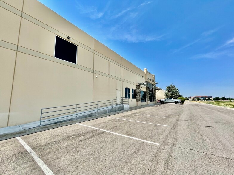 More Photos Of 7790 S Wheeling Ct, Englewood Warehouse For Lease