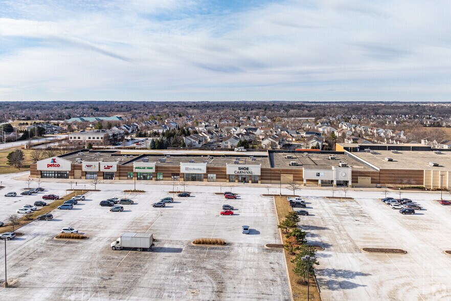 More Photos Of 352-362 Randall Rd, South Elgin Freestanding For Lease