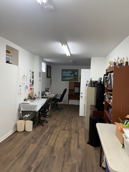 More Photos Of 9202 N Davis Hwy, Pensacola Freestanding For Sale