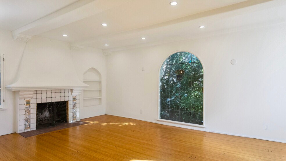 More Photos Of 205 S Reeves Dr, Beverly Hills Apartments For Sale