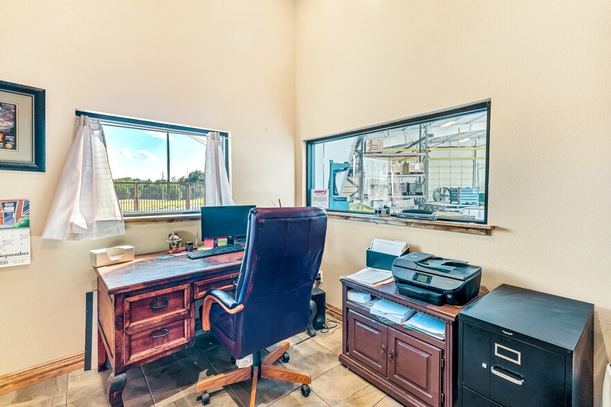 More Photos Of 4400 US Highway 377, Granbury Industrial For Lease