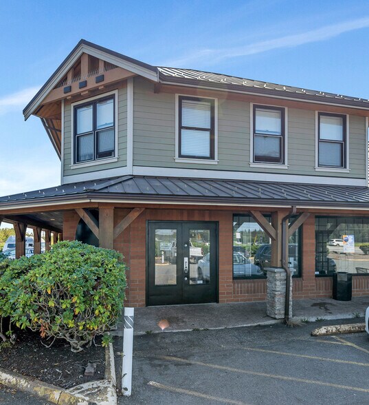 More Photos Of 790 176 St, Surrey Convenience Store For Lease