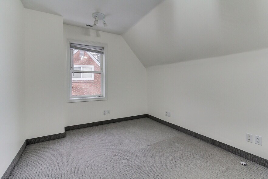 More Photos Of 187 Finch Ave W, Toronto Office Residential For Sale