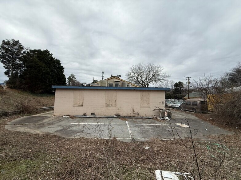 More Photos Of 2987 Buford Hwy NE, Atlanta Freestanding For Sale