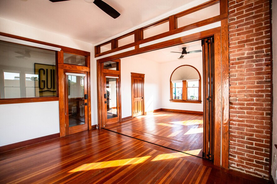 More Photos Of 100 Chesterfield Dr, Cardiff By The Sea Storefront Retail Office For Lease