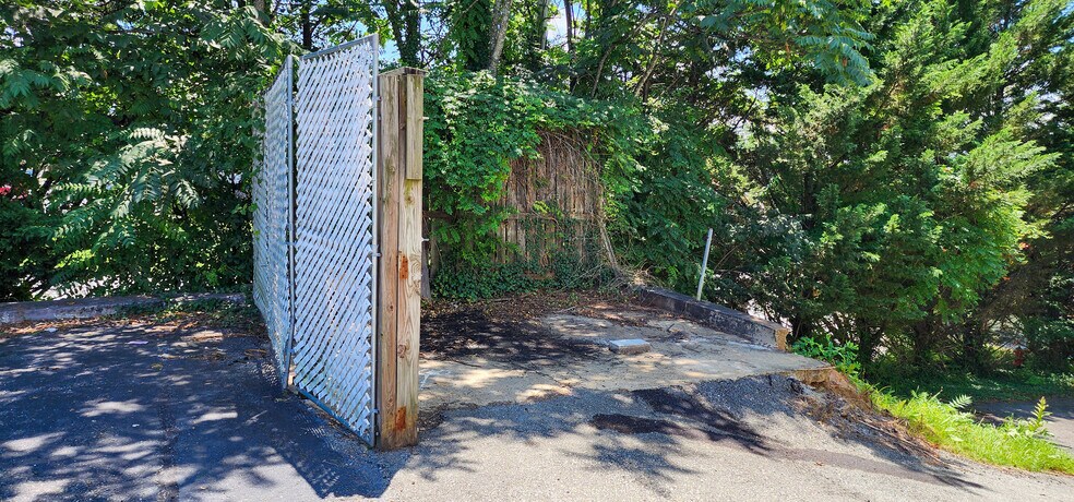 More Photos Of 4239 Boonsboro Rd, Lynchburg Service Station For Sale