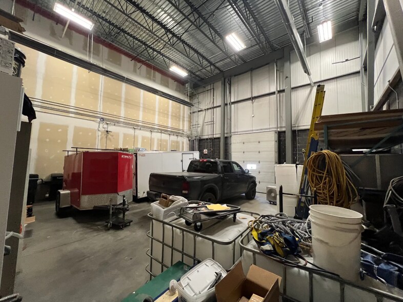 More Photos Of 10672 46th St SE, Calgary Light Distribution For Sale