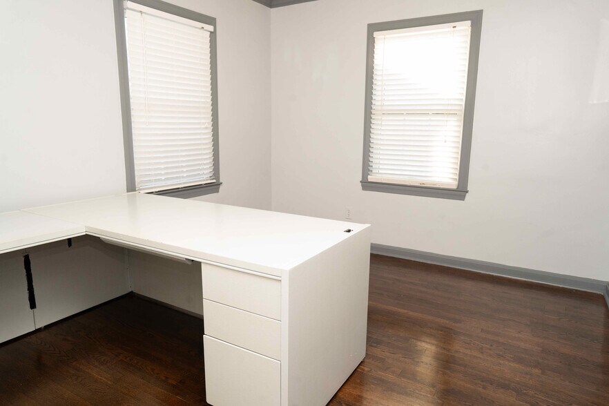 More Photos Of 232 SE Powers Ferry Rd, Marietta Office For Sale