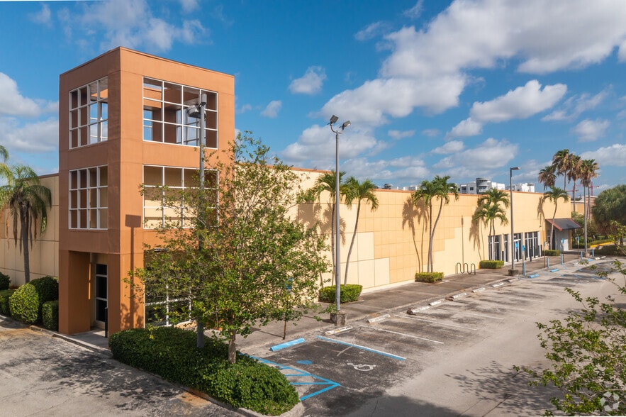Primary Photo Of 7676 Peters Rd, Plantation Freestanding For Lease