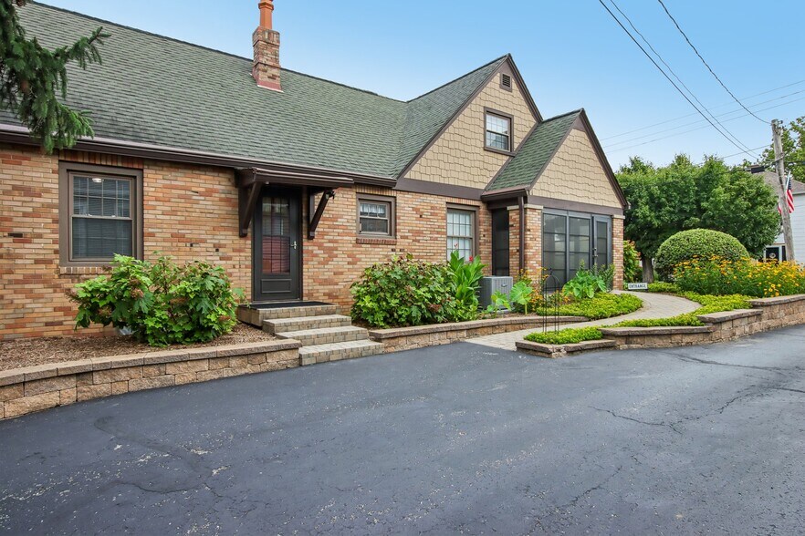 More Photos Of 399 W Main St, Greenwood Office For Sale