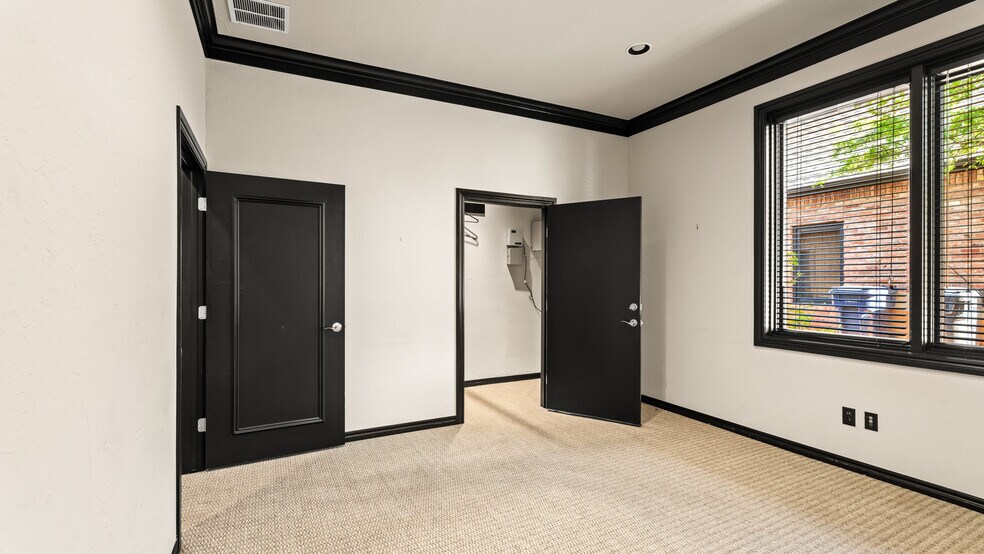 More Photos Of 14000 N Western Ave, Edmond Office For Sale