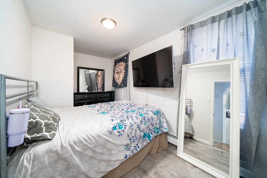 More Photos Of 103-105 Devon St, Kearny Apartments For Sale