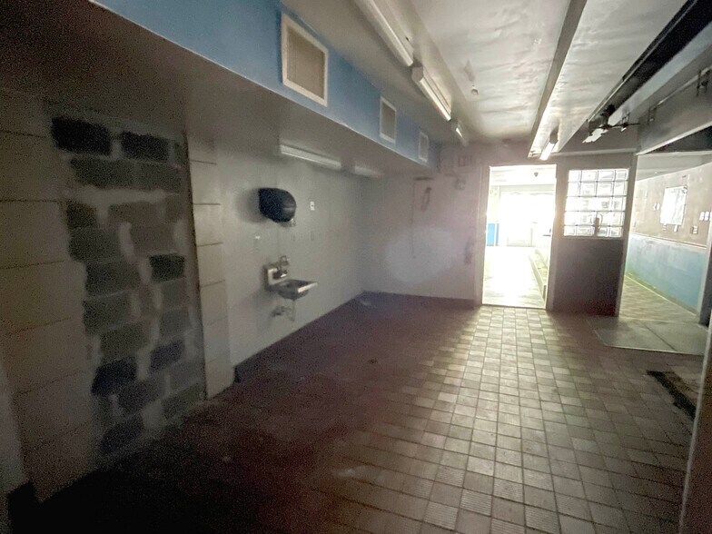 More Photos Of 1611 Bank St, Baltimore Restaurant For Lease