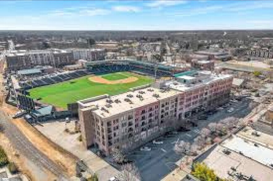 More Photos Of 714 S Main St, Greenville Storefront Retail Office For Sale