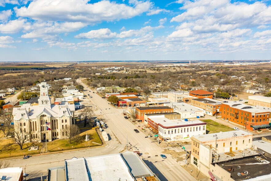 More Photos Of 75 N Waco St, Hillsboro General Retail For Lease