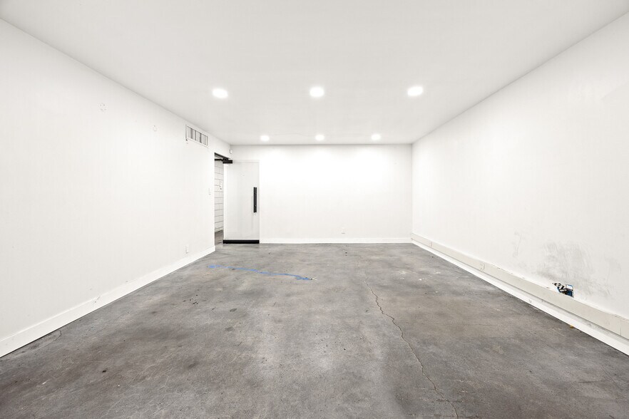 More Photos Of 2702 Saint Louis Ave, Signal Hill Warehouse For Lease