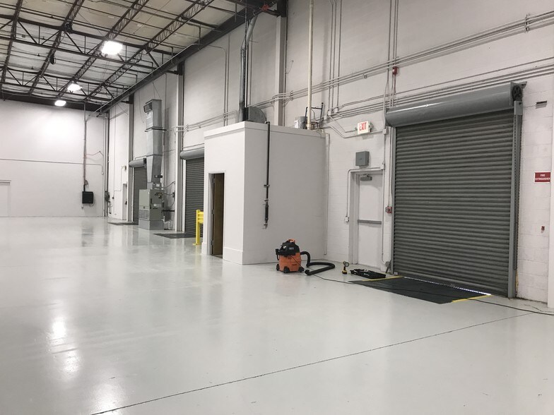 More Photos Of 822 James Record Rd, Huntsville Warehouse For Lease