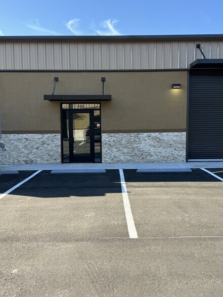 More Photos Of 1059 Duck Box, Umatilla Light Manufacturing For Lease