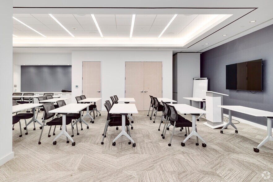 More Photos Of 381 Elden St, Herndon Office For Lease