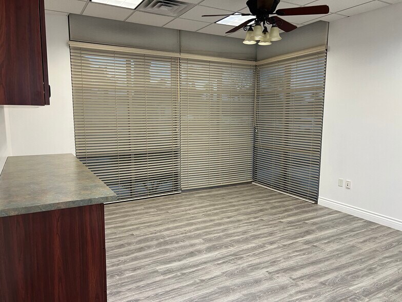More Photos Of 375 N Stephanie St, Henderson Office For Sale