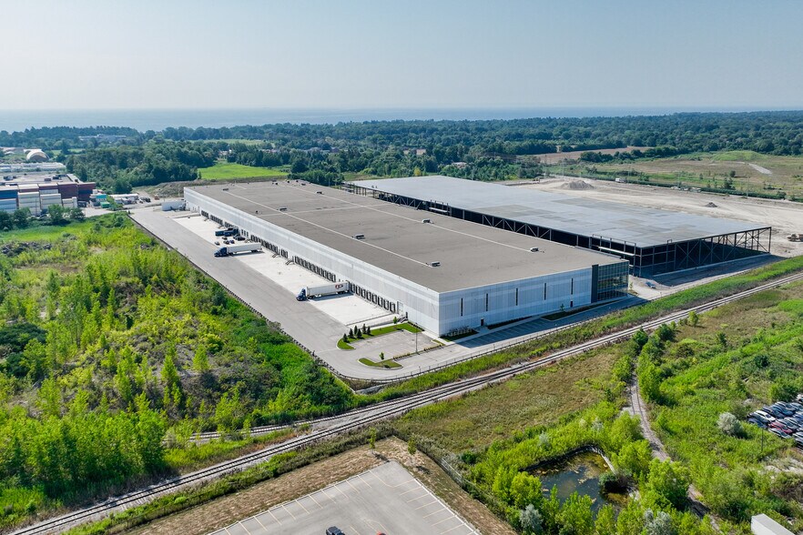 More Photos Of 745 Hazelhurst Rd, Mississauga Warehouse For Lease