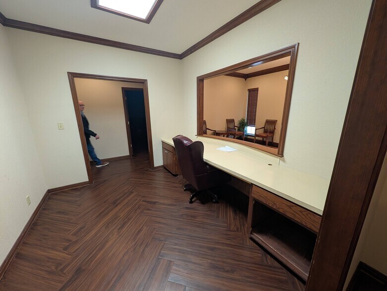 More Photos Of 3640 W Waco Dr, Waco Office For Lease