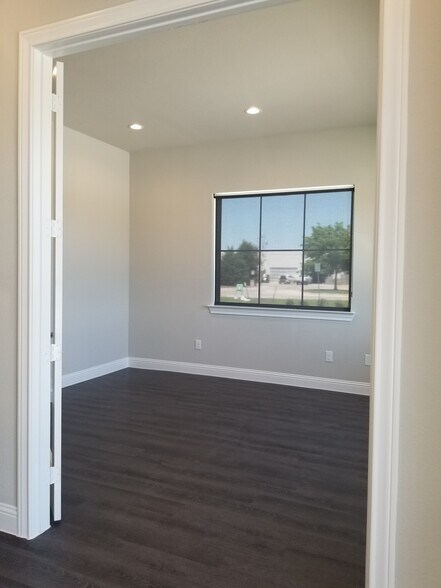 More Photos Of 3951 Alma Rd, McKinney Office For Sale