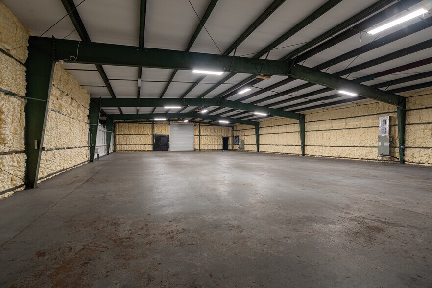 More Photos Of 3143 W Tharpe St, Tallahassee Warehouse For Lease