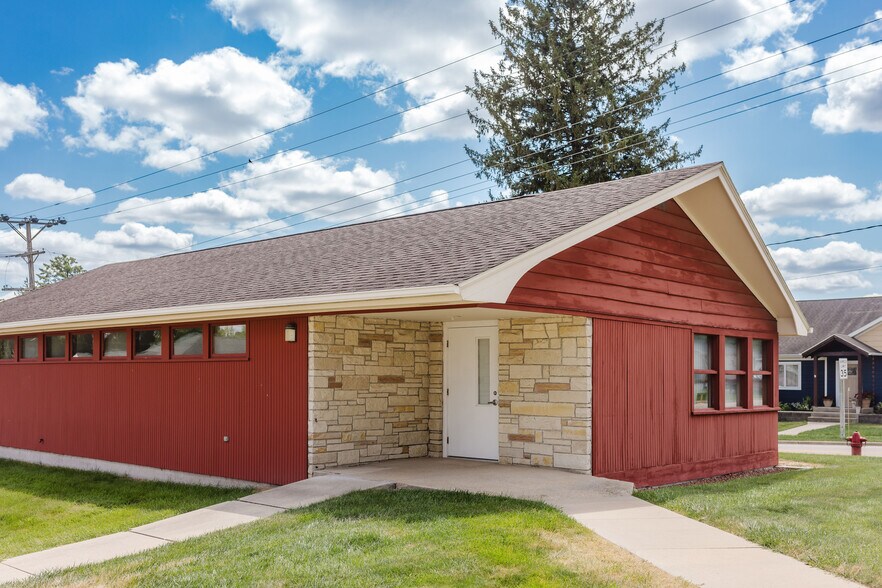 More Photos Of 506 Main St, Hollandale Office For Sale