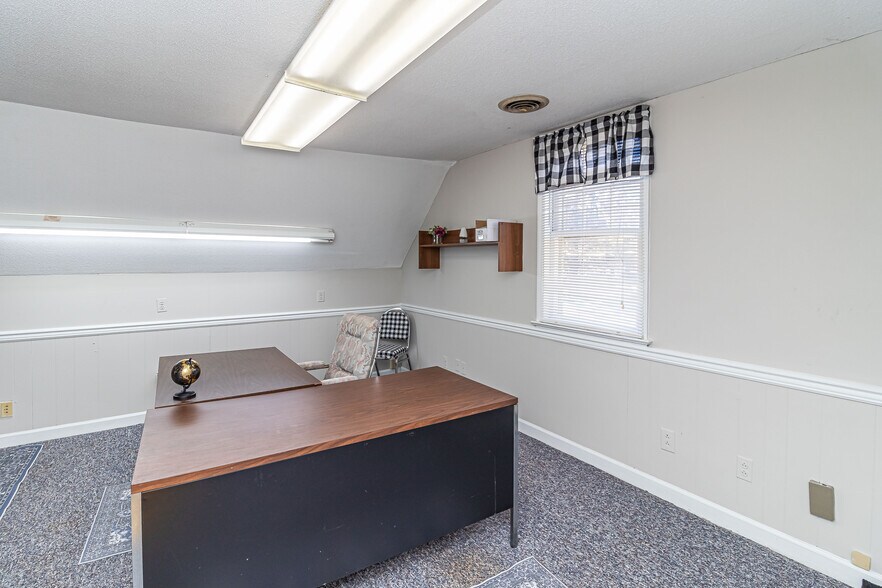 More Photos Of 1505 E Ash St, Goldsboro Office For Sale