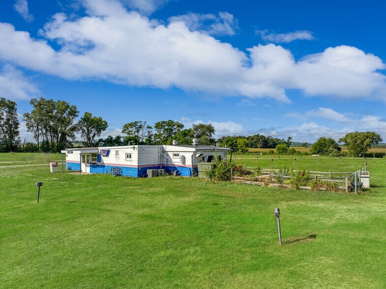 More Photos Of W6423 US-18, Jefferson Drive In Movie For Sale