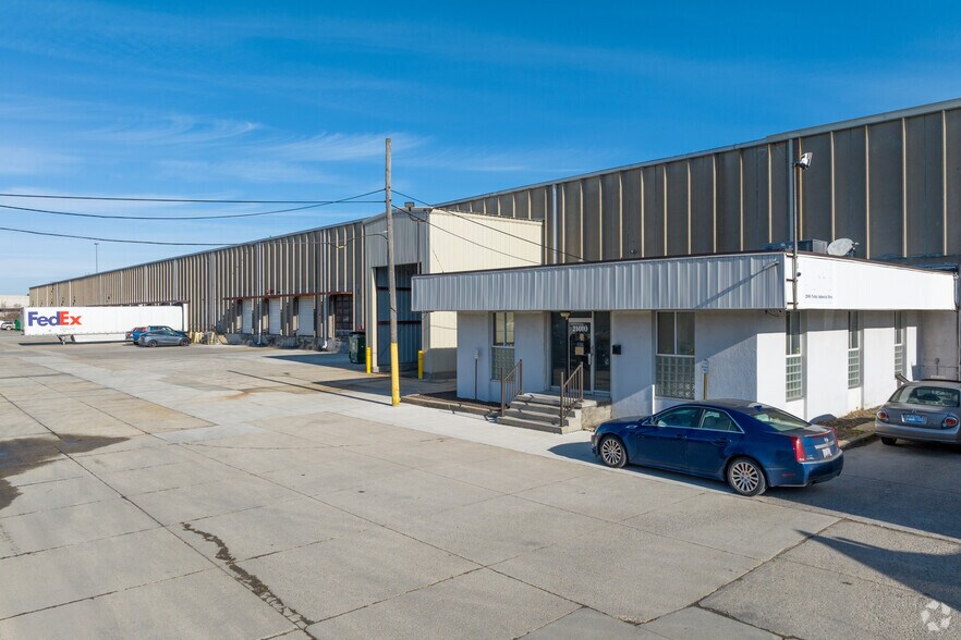 More Photos Of 21010 Trolley Industrial Dr, Taylor Warehouse For Lease