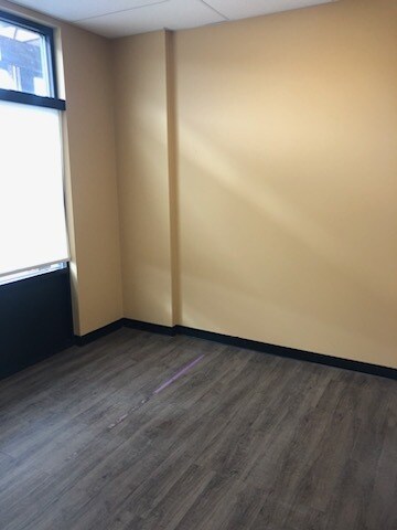 More Photos Of 3704 51 Av, Lloydminster Office For Lease