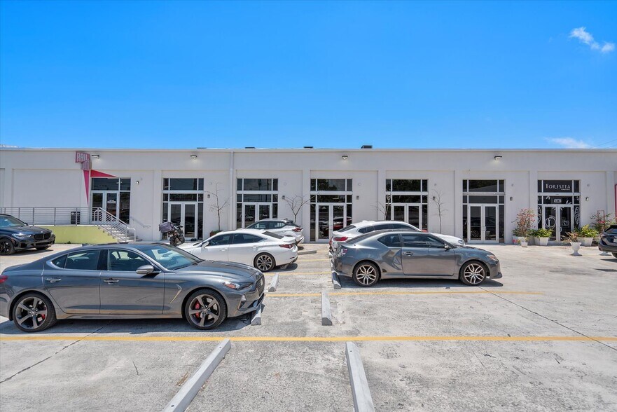 More Photos Of 350-370 NE 75th St, Miami Office For Lease