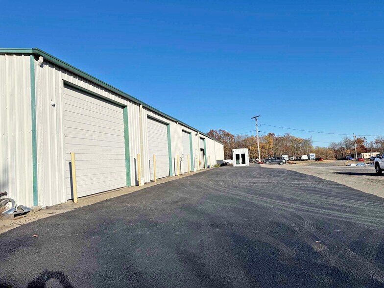 More Photos Of 1 Carnival St, Hazleton Warehouse For Lease