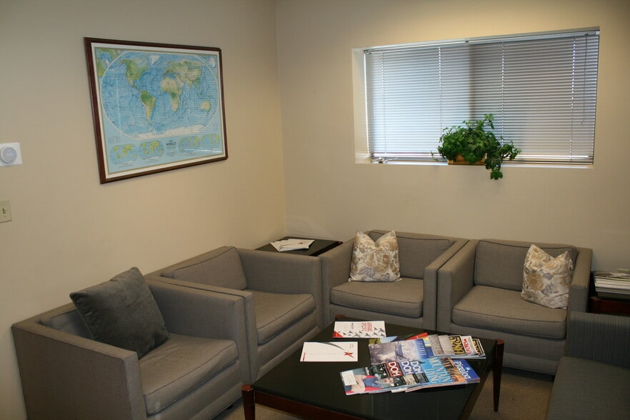 More Photos Of 7761 S Peoria St, Englewood Airplane Hangar For Lease