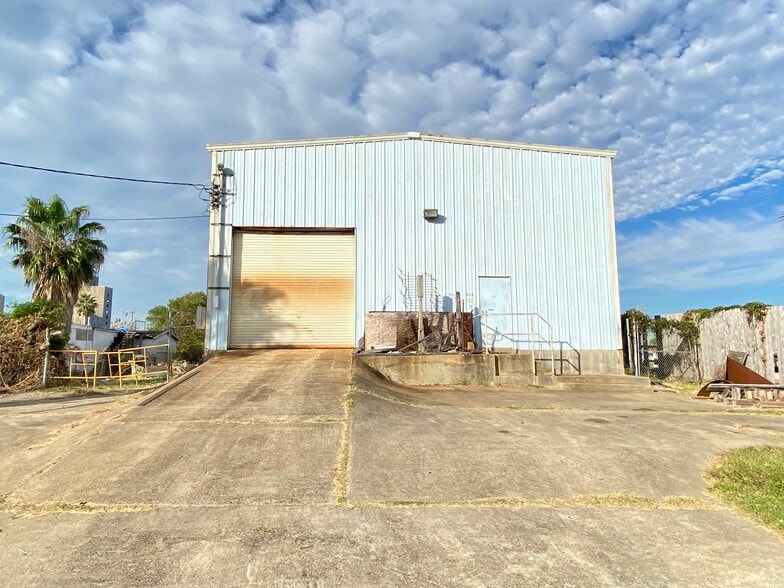 Primary Photo Of 315 31st St, Galveston Warehouse For Sale