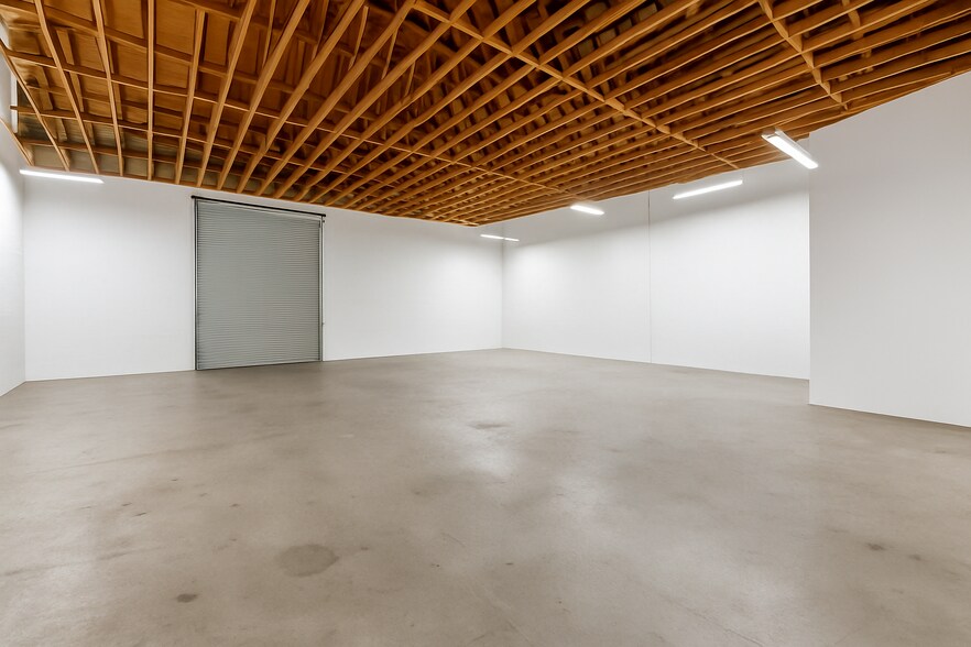 More Photos Of 180 W Oasis Rd, Palm Springs Warehouse For Lease