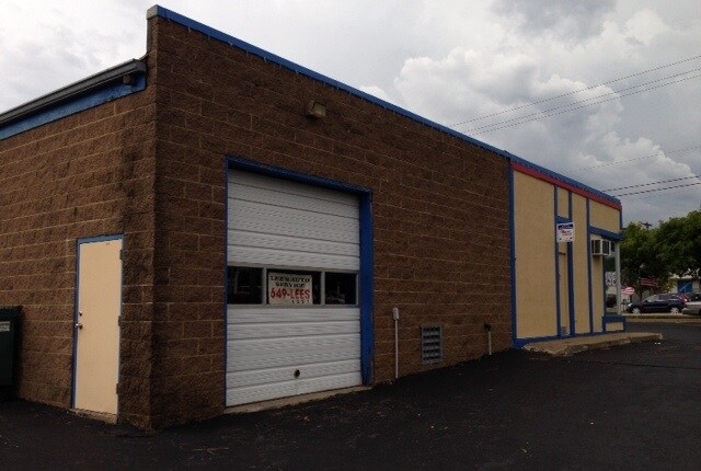 More Photos Of 7903 Metcalf Ave, Overland Park Auto Repair For Lease